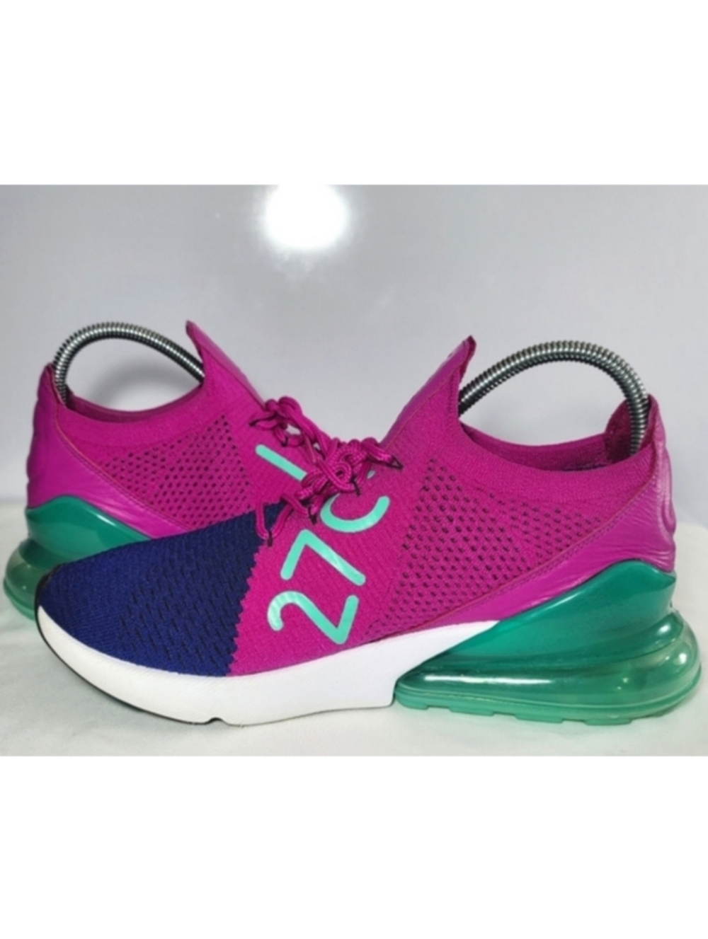 Nike Air Max Mens size 10 Flyknit 270 Fuchsia Flash Sneakers.
